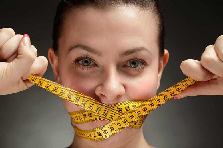 A rapaza perde peso cunha dieta proteica